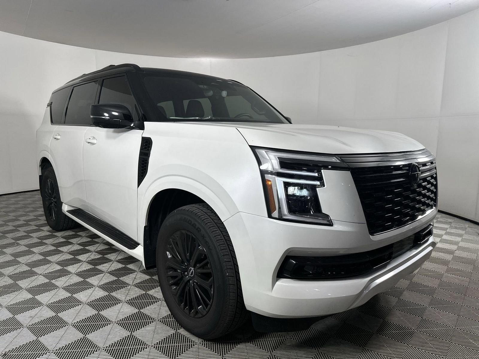 2025 Nissan Armada Platinum - Photo 2