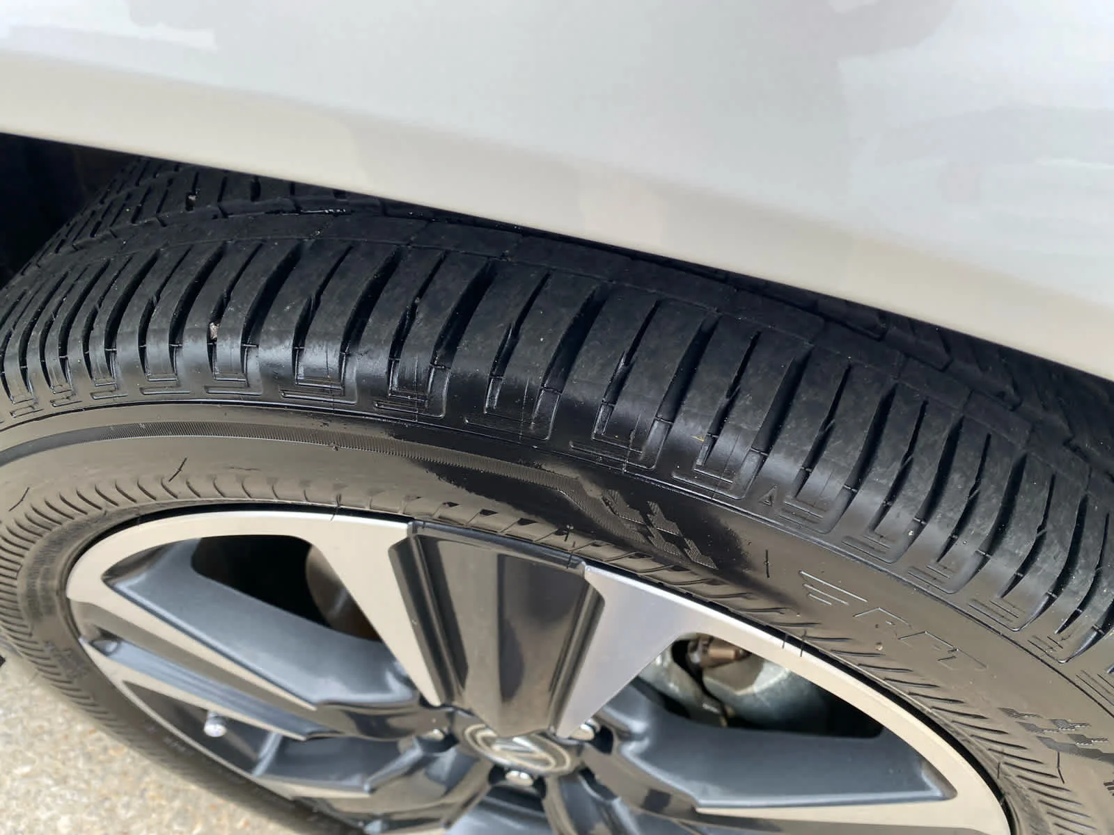 Used 2025  Lexus UX 300h image 30