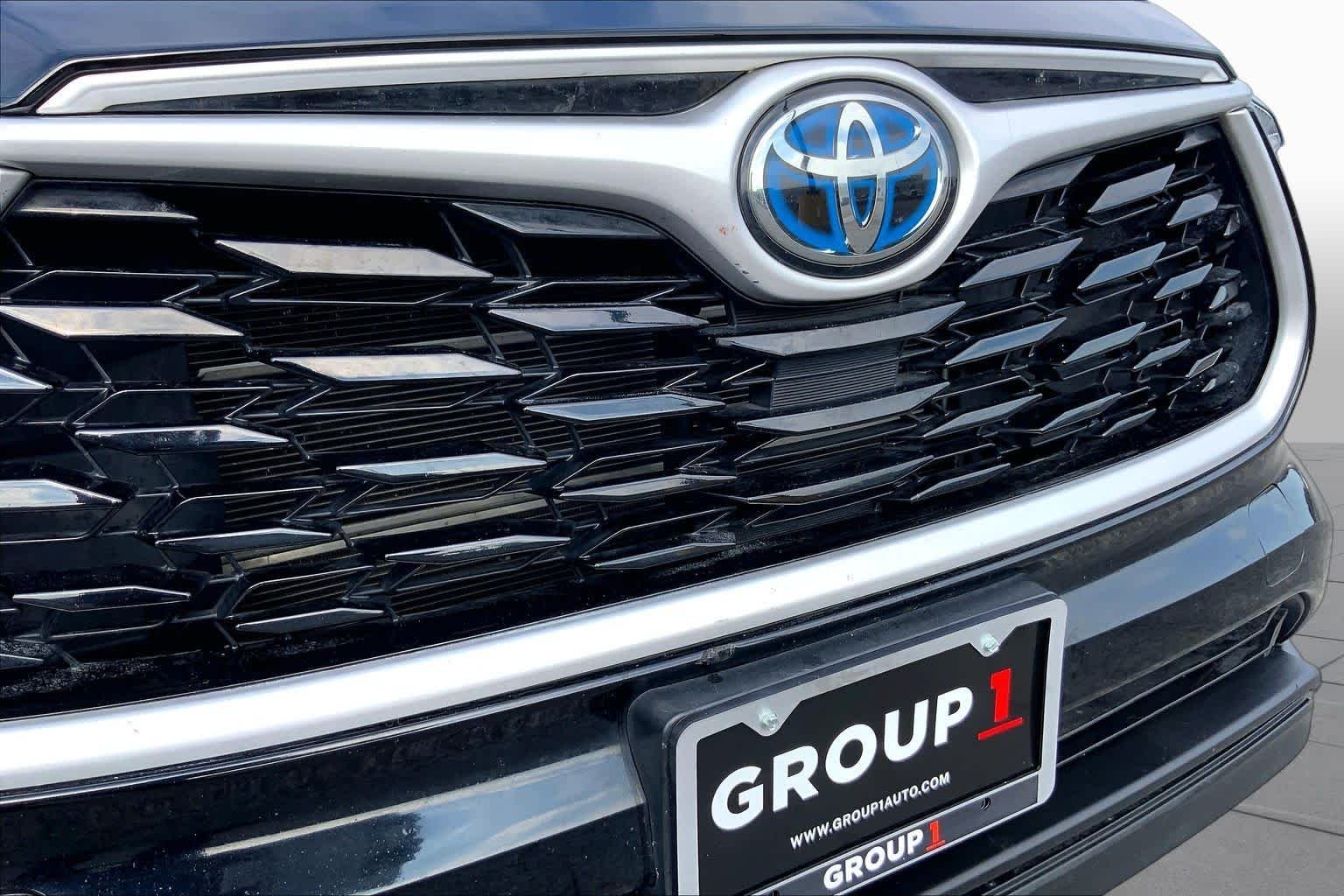 Used 2023 Midnight Black Metallic Toyota Hybrid XLE image 29