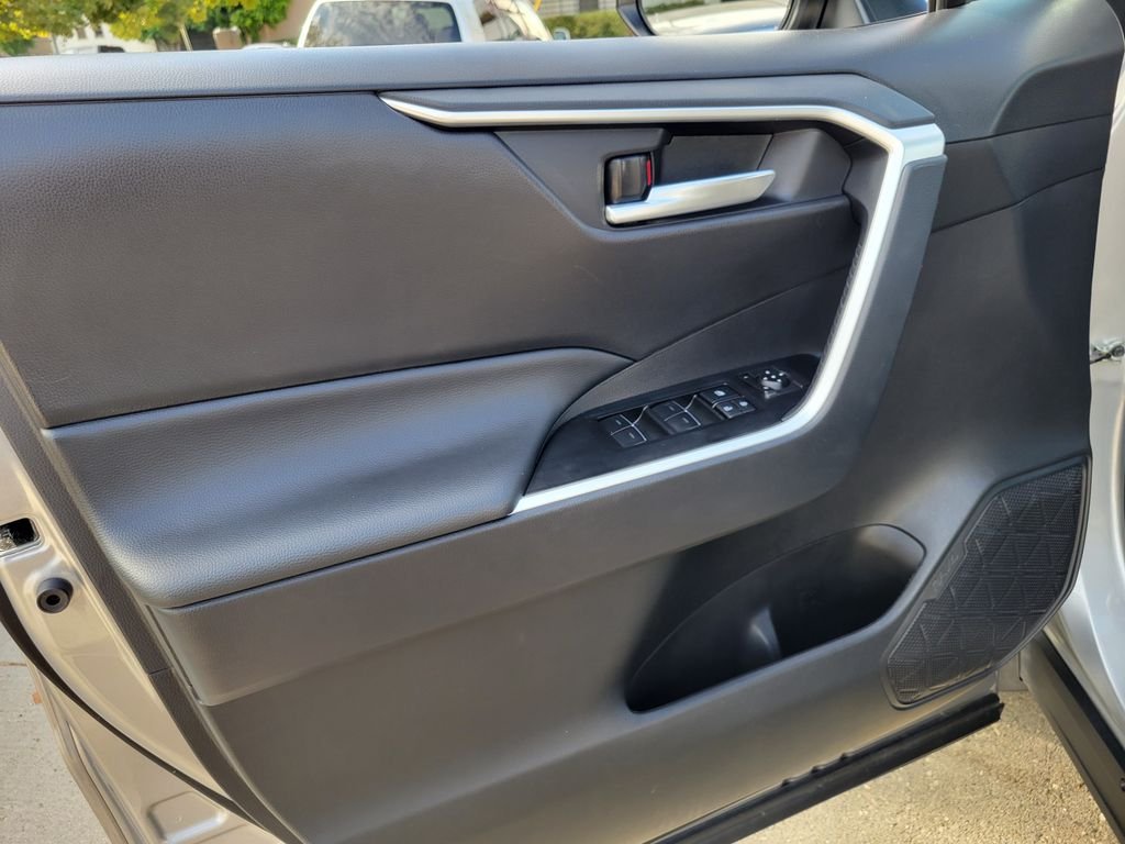Used 2025 Silver Toyota XLE image 19