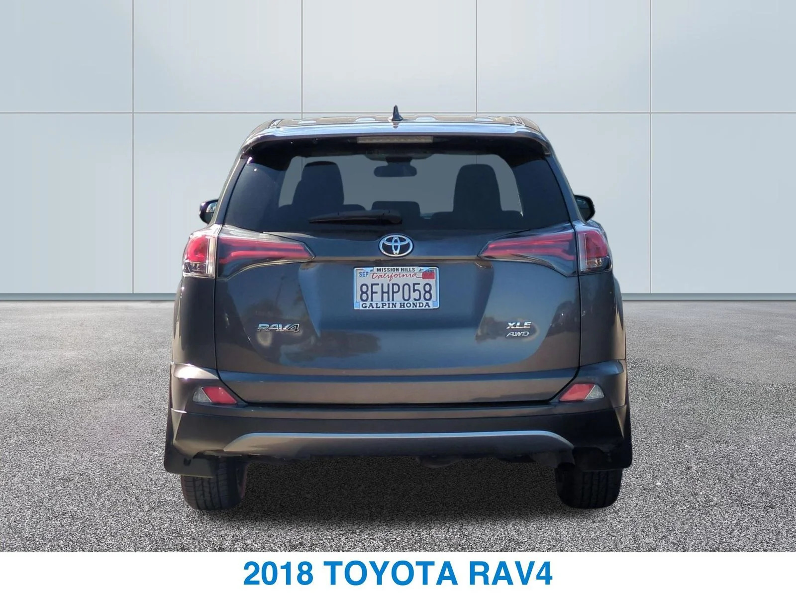 Used 2018 Gray Toyota XLE image 8