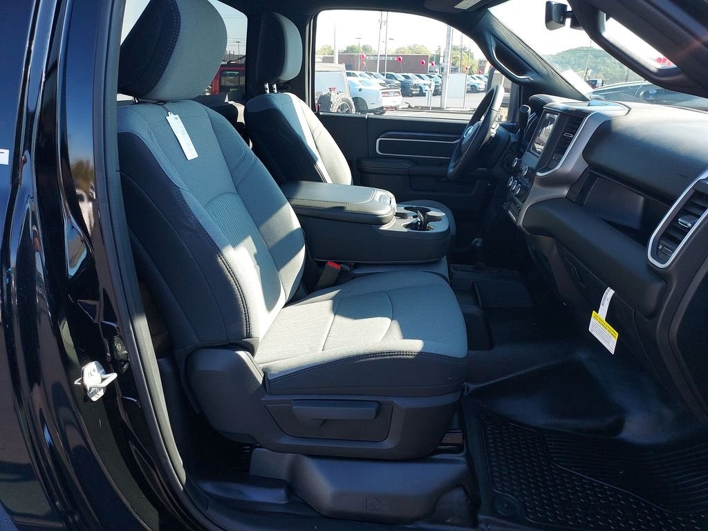 New 2024 Diamond Black Crystal Pearl-Coat Exterior Paint RAM SLT image 27
