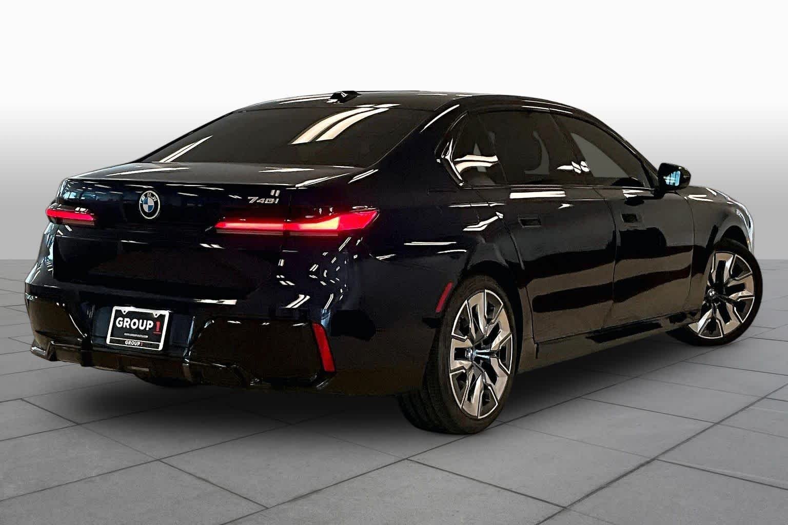 Used 2025 Tanzanite Blue II Metallic BMW 740i image 11