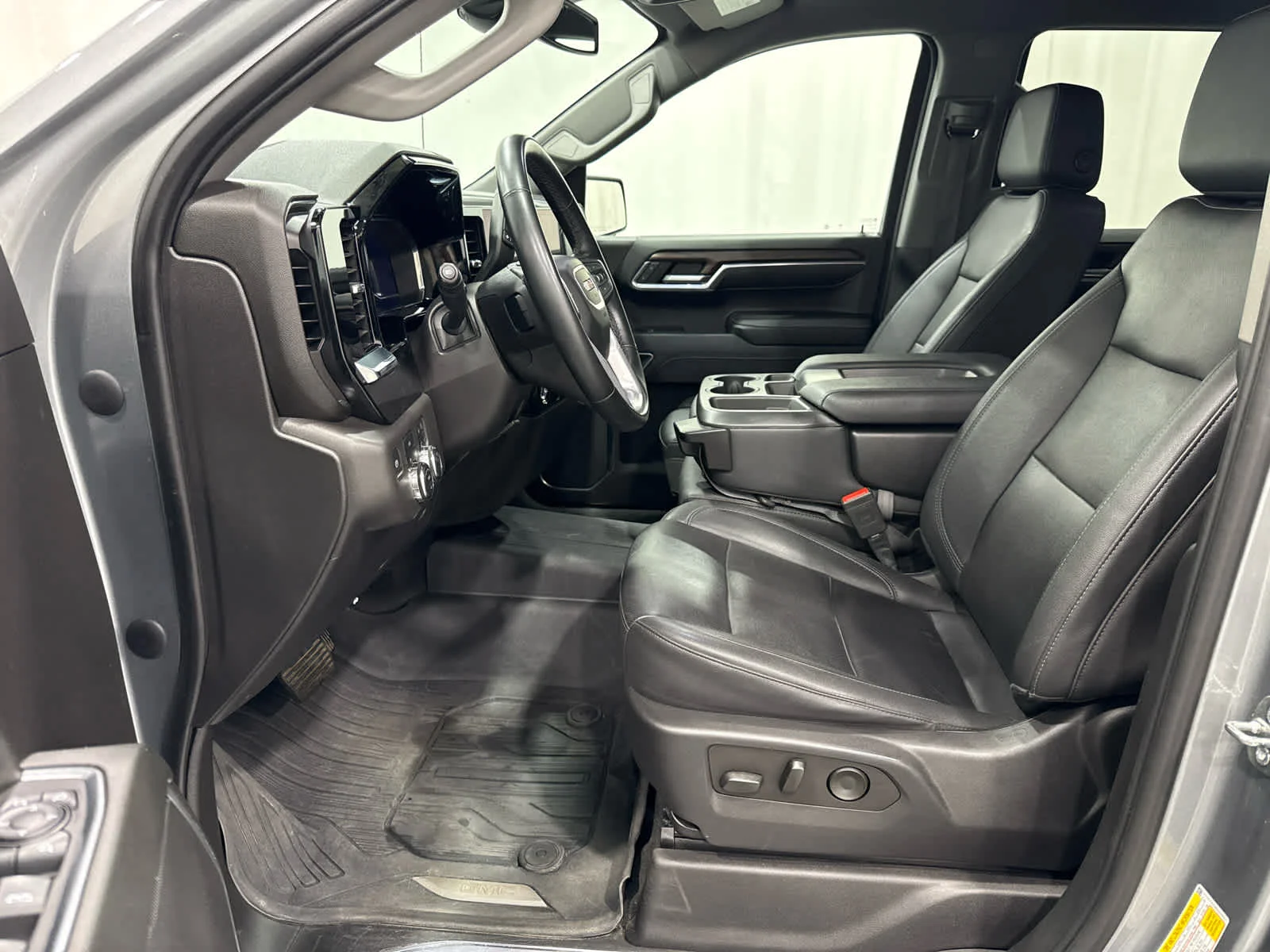 Certified Used 2024 Sterling Metallic GMC SLT image 11