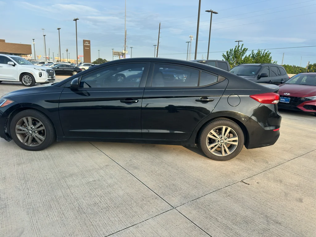 Used 2017 Phantom Black Hyundai SE image 9