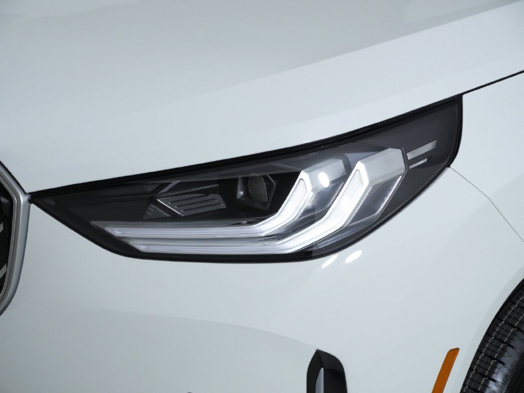 New 2026 Alpine White BMW 30 xDrive image 3