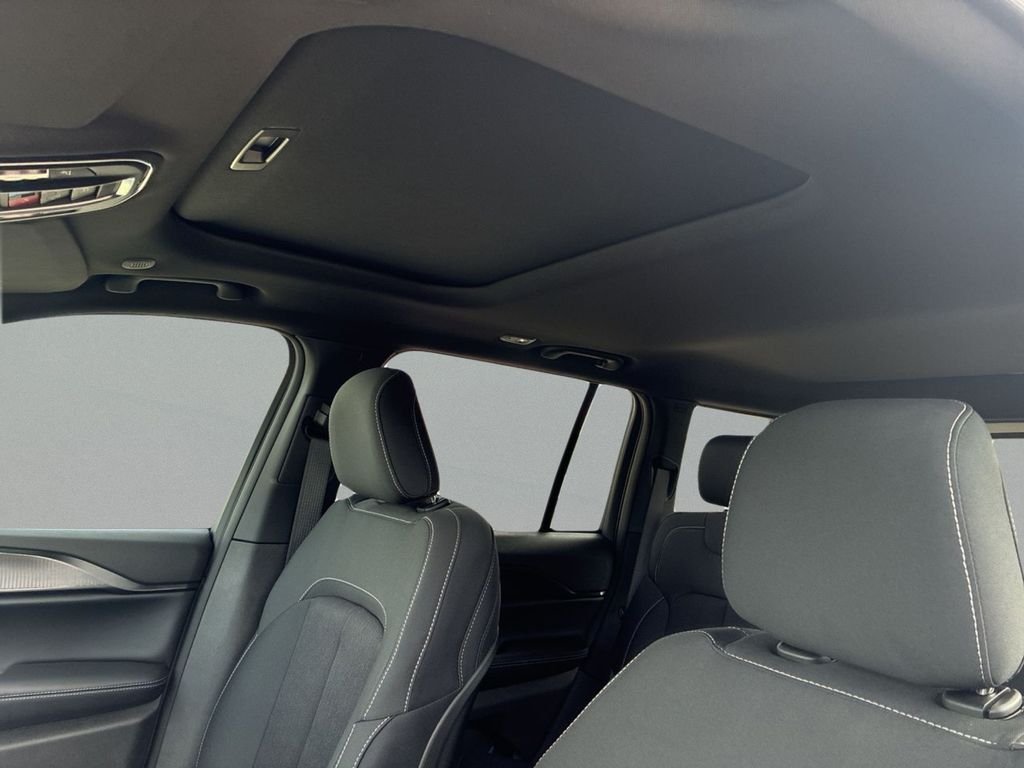 New 2025 White Jeep Laredo X image 19