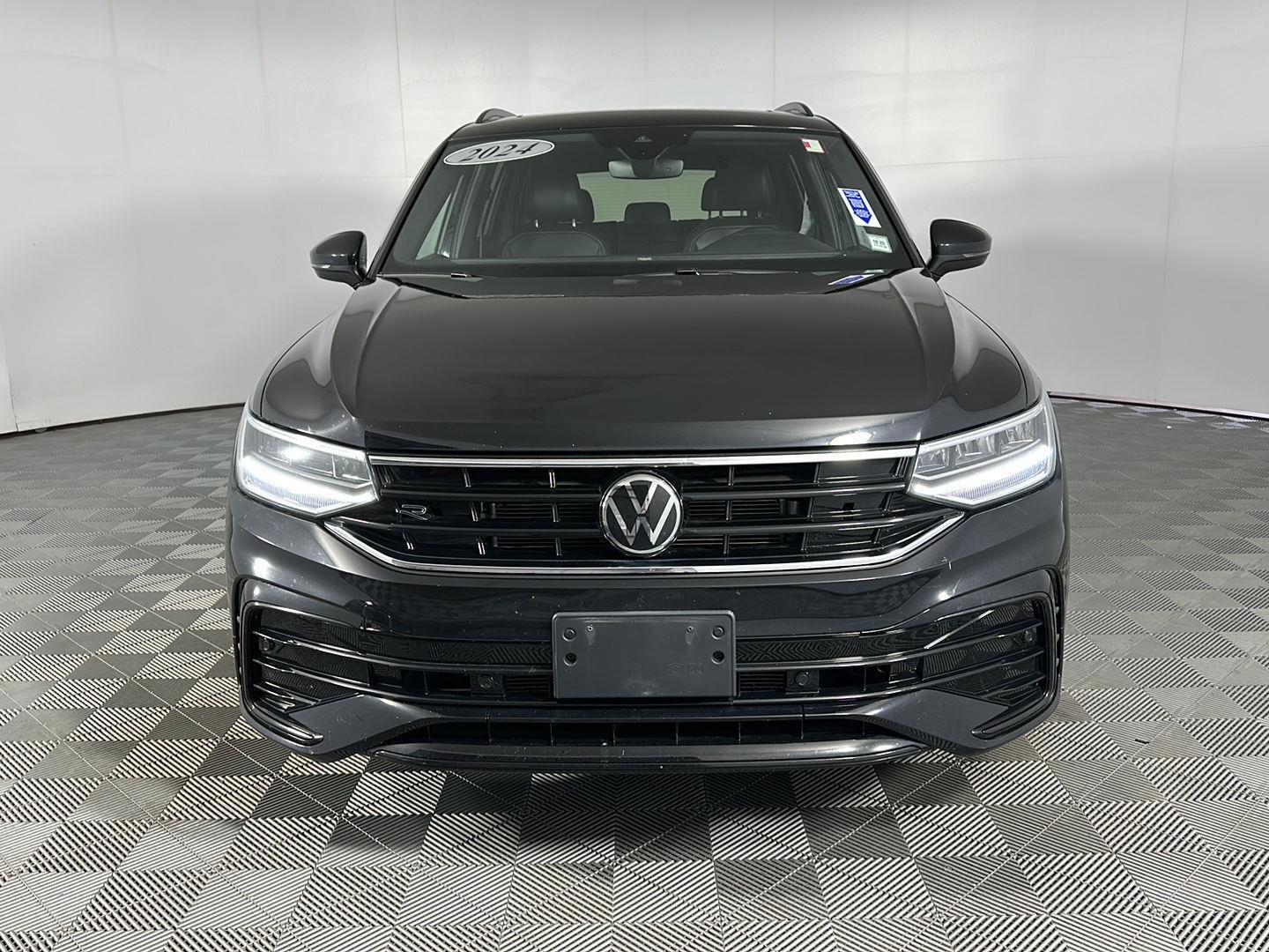 Used 2024 Deep Black Pearl Volkswagen SE R-Line Black image 5