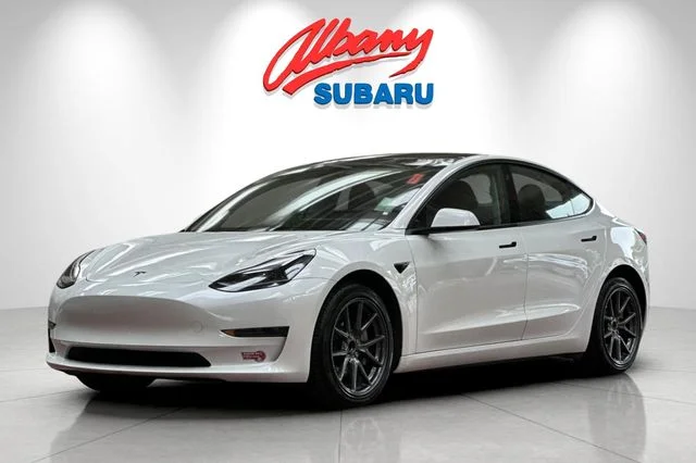 Used 2023  Tesla Base image 9