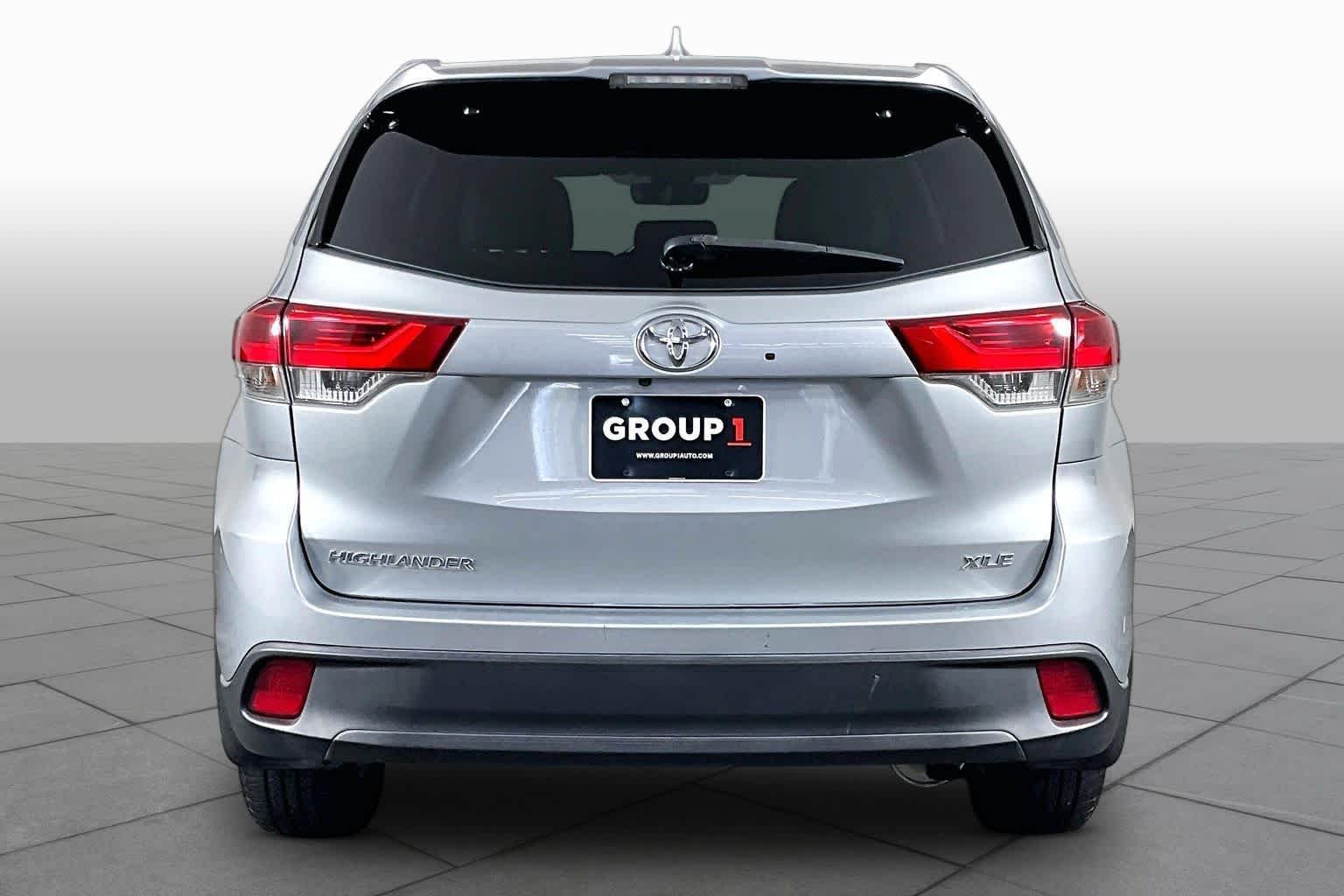 Used 2019 Celestial Silver Metallic Toyota XLE image 5