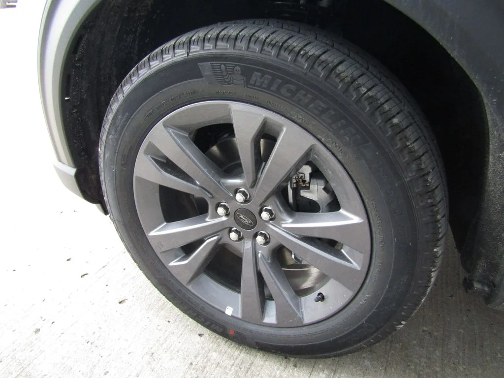 New 2027 Avalanche Gray Ford Active image 31