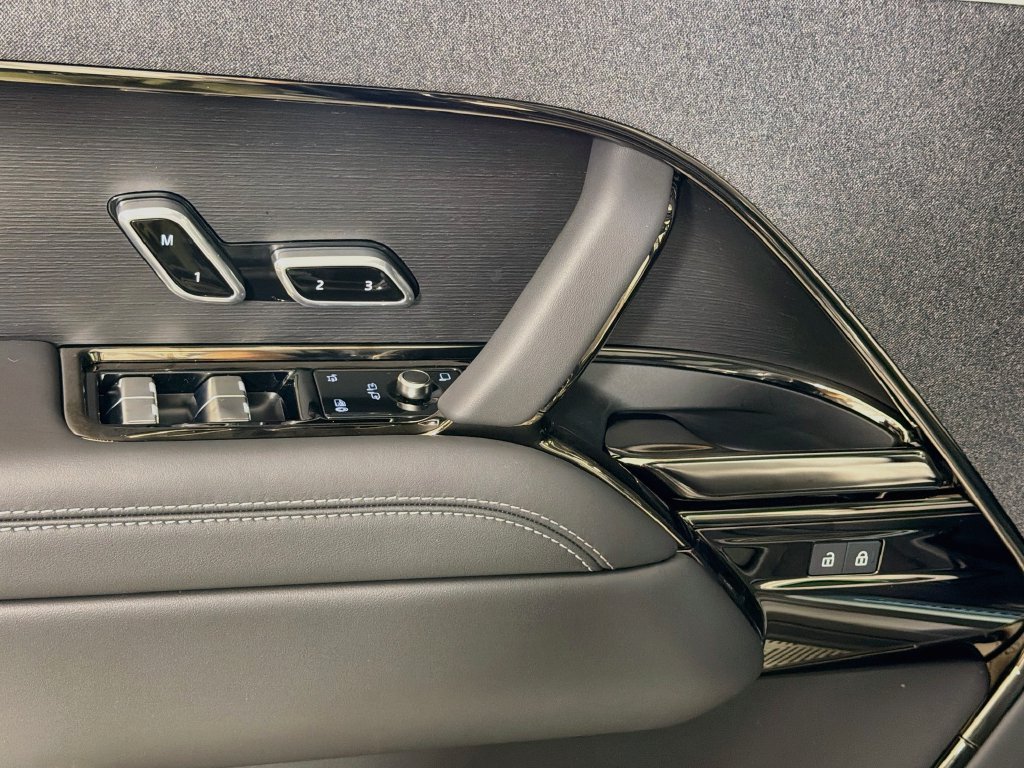 New 2027 Carpathian Grey Land Rover  image 18