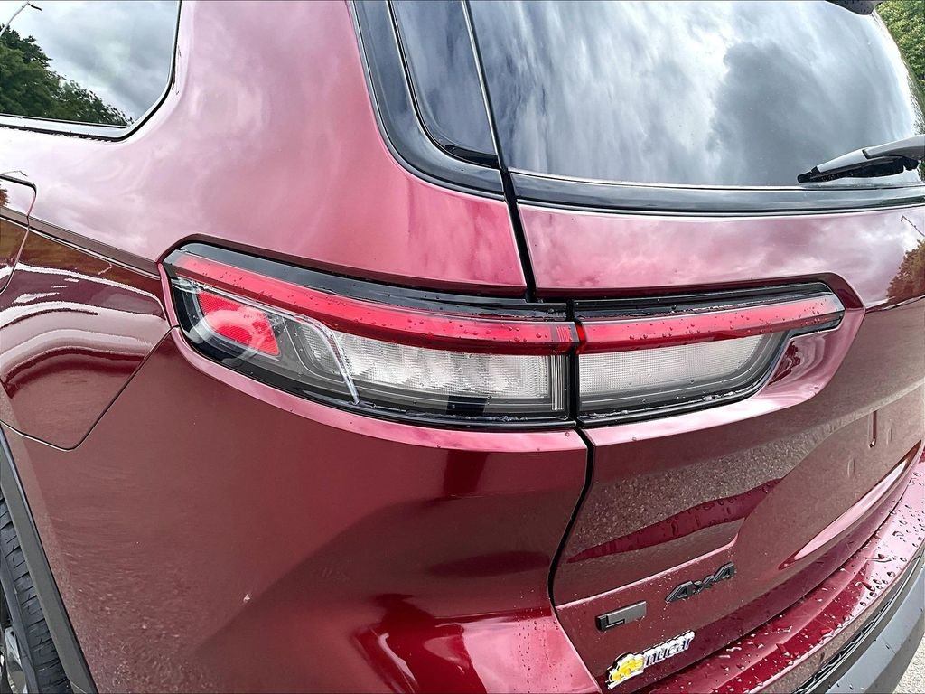 Used 2021 Velvet Red Pearlcoat Jeep Altitude image 34
