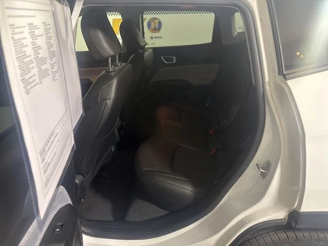 Used 2022 Bright White Clearcoat Jeep Latitude image 22