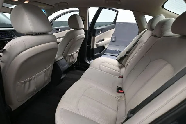 Used 2016 Green Kia LX image 29