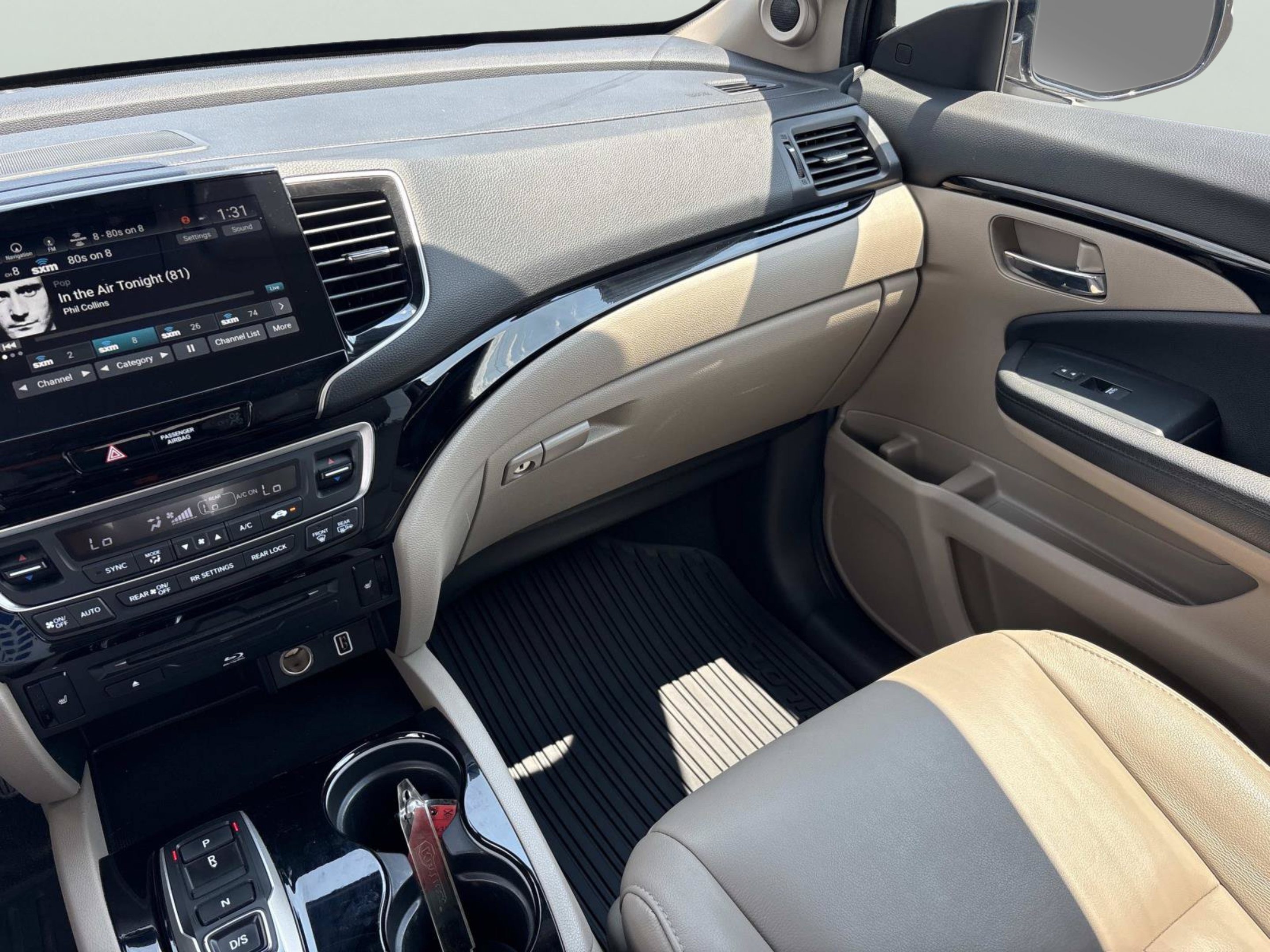 Used 2020 Platinum White Honda Touring image 11