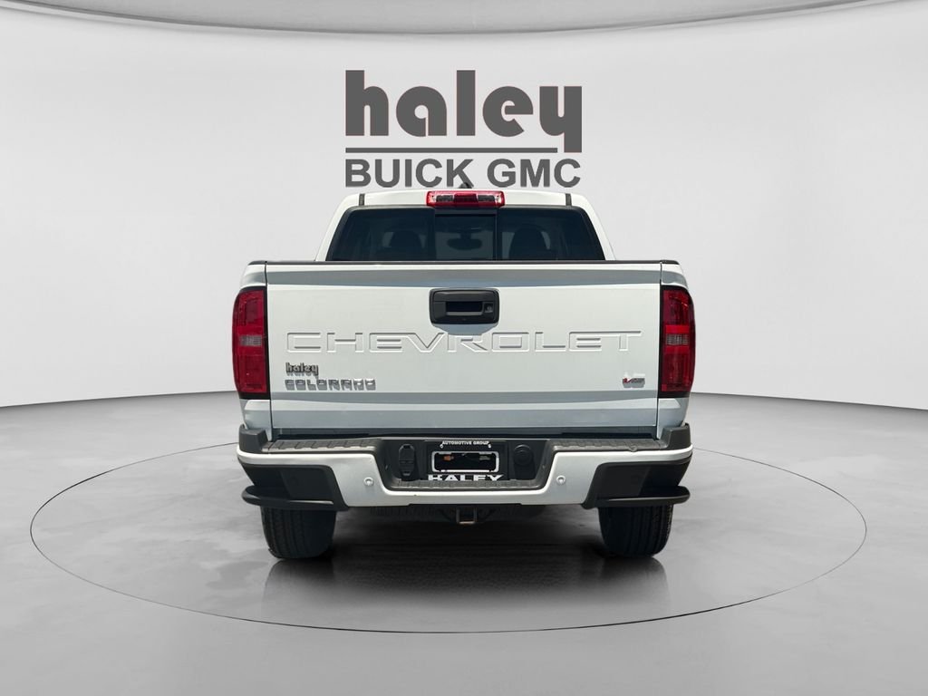 Used 2022 White Chevrolet Z71 image 4