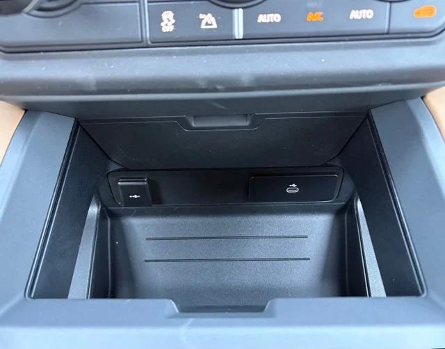 New 2026 Woolstone Green Land Rover X-Dynamic SE image 37