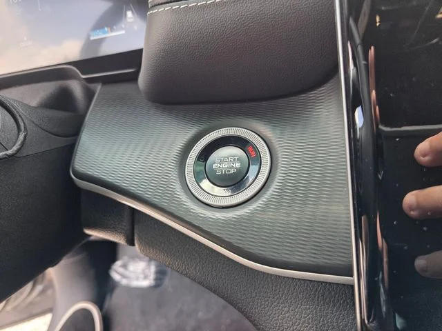 Used 2024 Gray Jeep Altitude image 27