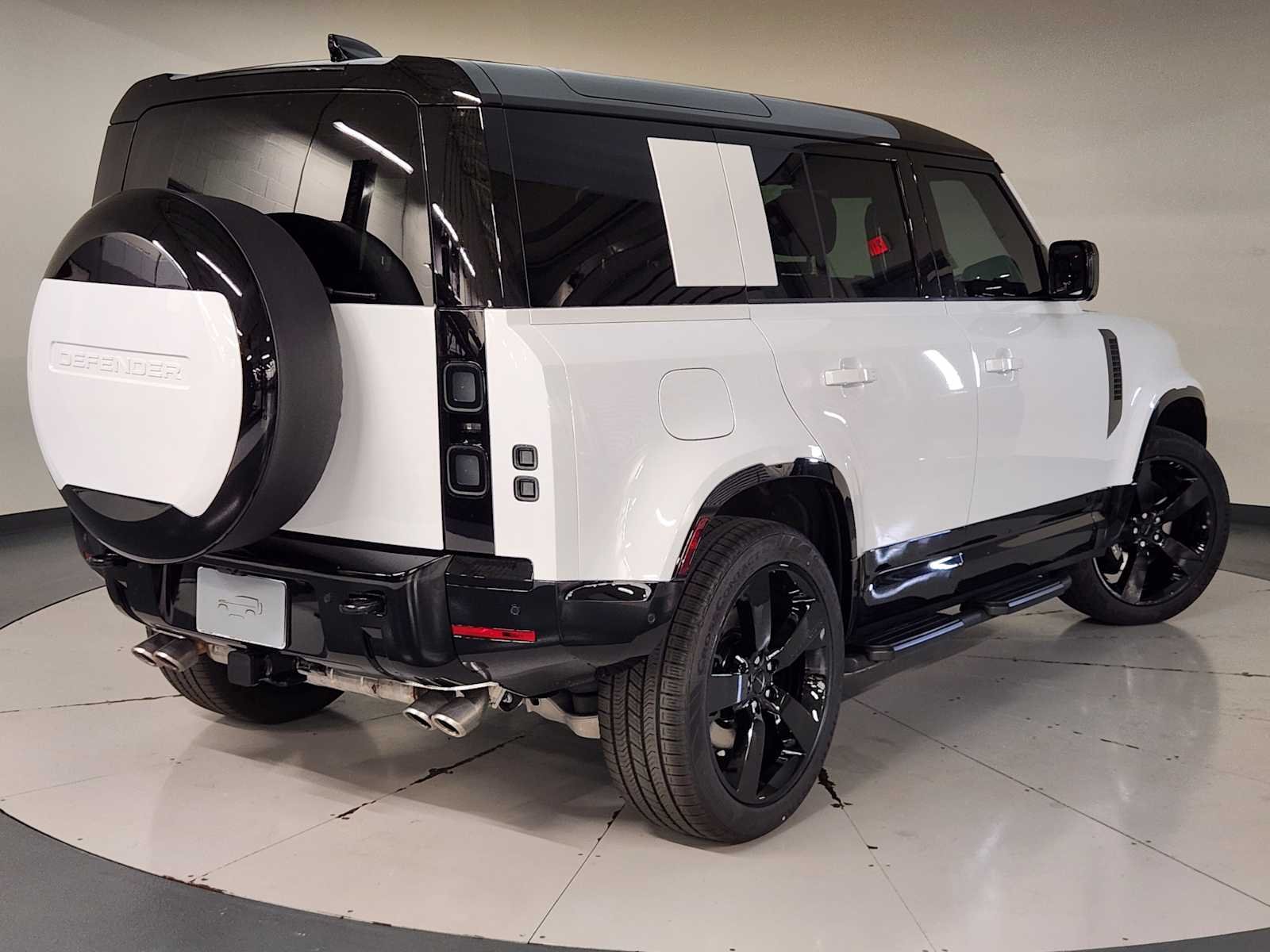New 2026 Fuji White Land Rover V8 image 2