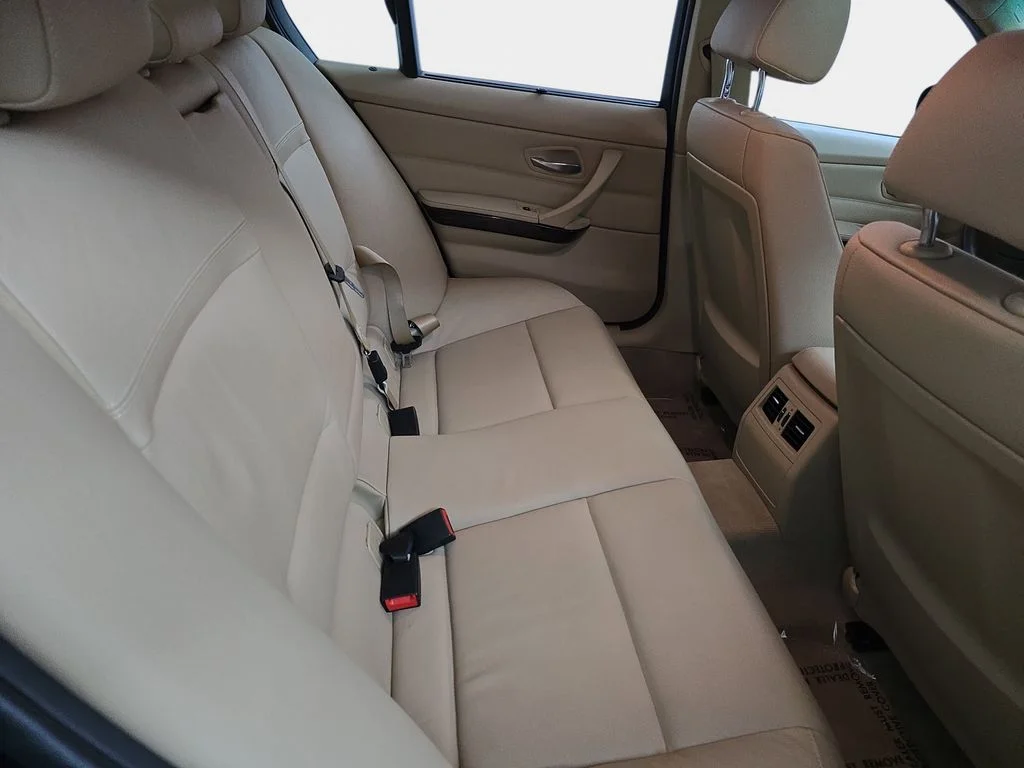 Used 2011 Deep Sea Blue Metallic BMW 328i xDrive image 13