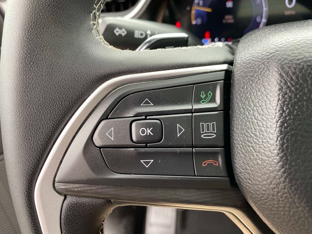Used 2025 White Jeep Laredo X image 20