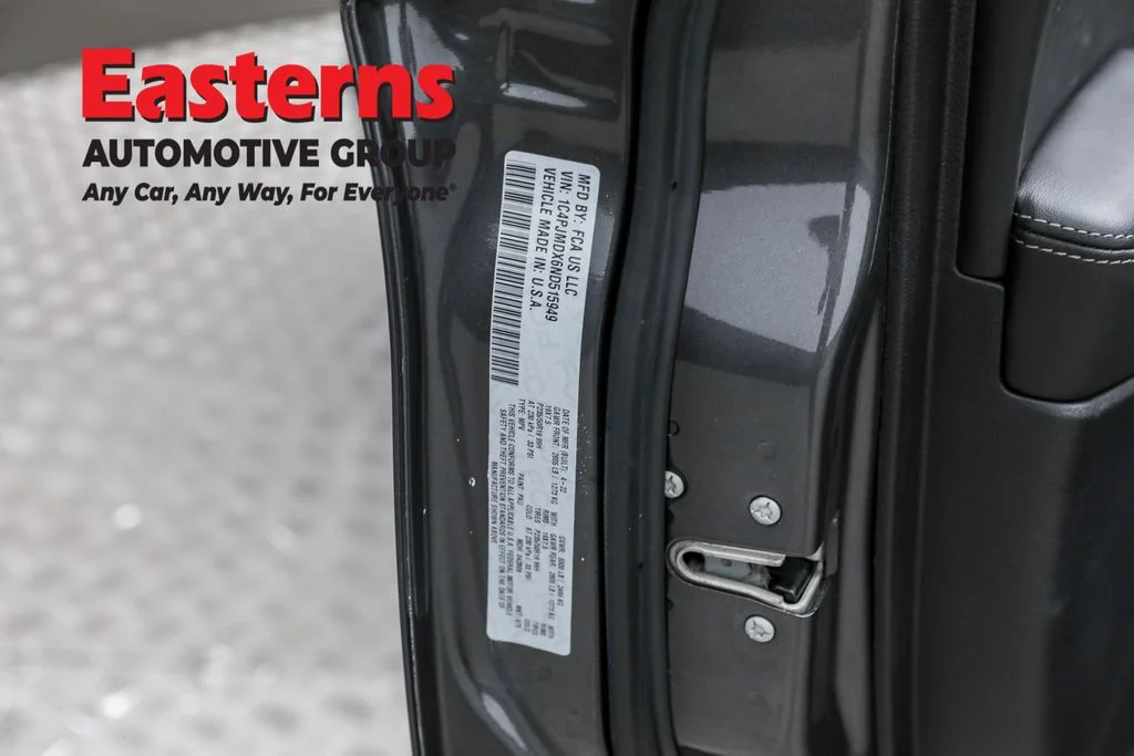 Used 2022 Gray Jeep Limited image 35