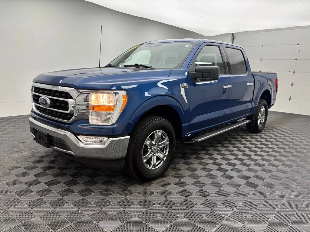 Used 2023 Blue Ford XLT image 2