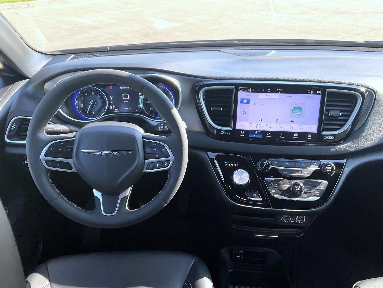 Used 2025 White Chrysler Select image 14