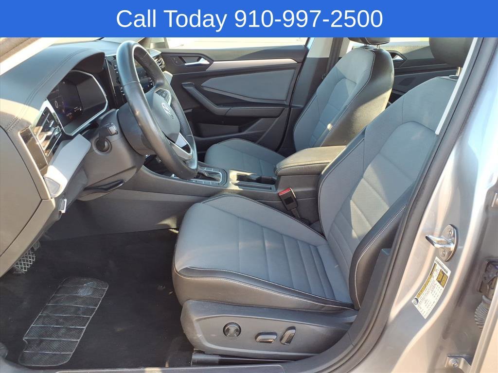 Used 2025 Silver Volkswagen SE image 9