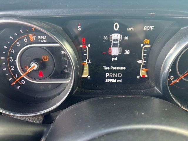 Used 2022 Green Jeep Altitude image 9