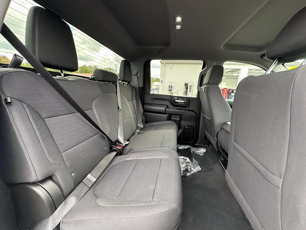 Used 2022 Silver Chevrolet Custom image 24