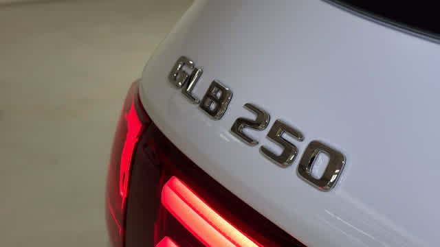 Used 2026 Polar White Mercedes-Benz GLB 250 image 10