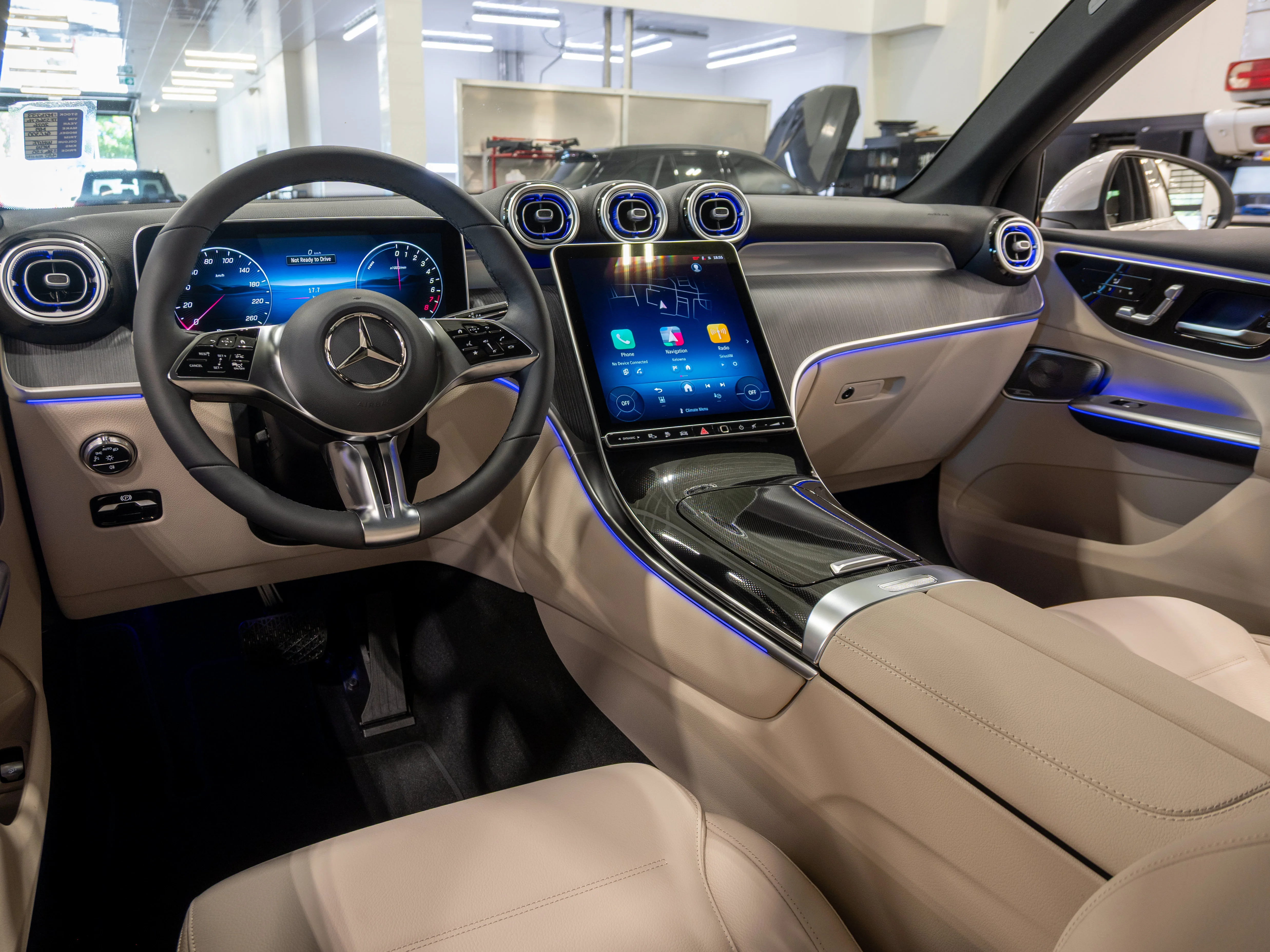 New 2026 MANUFAKTUR OPALITE WHITE METALLIC Mercedes-Benz GLC 350e image 7