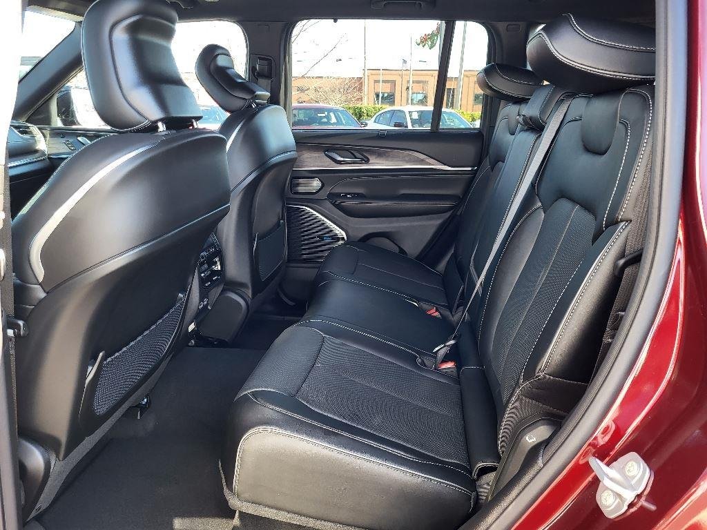 New 2024 Velvet Red Pearl-Coat Exterior Paint Jeep Overland image 27