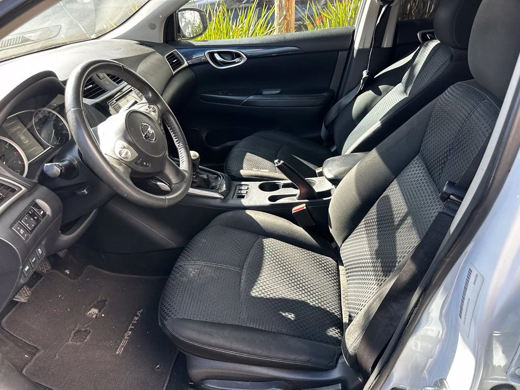 Used 2017 White Nissan SR image 19