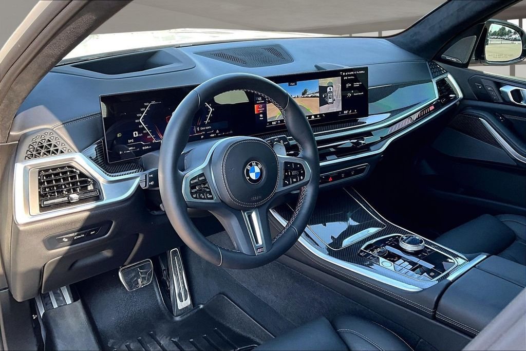 Used 2025 White BMW M60i image 13