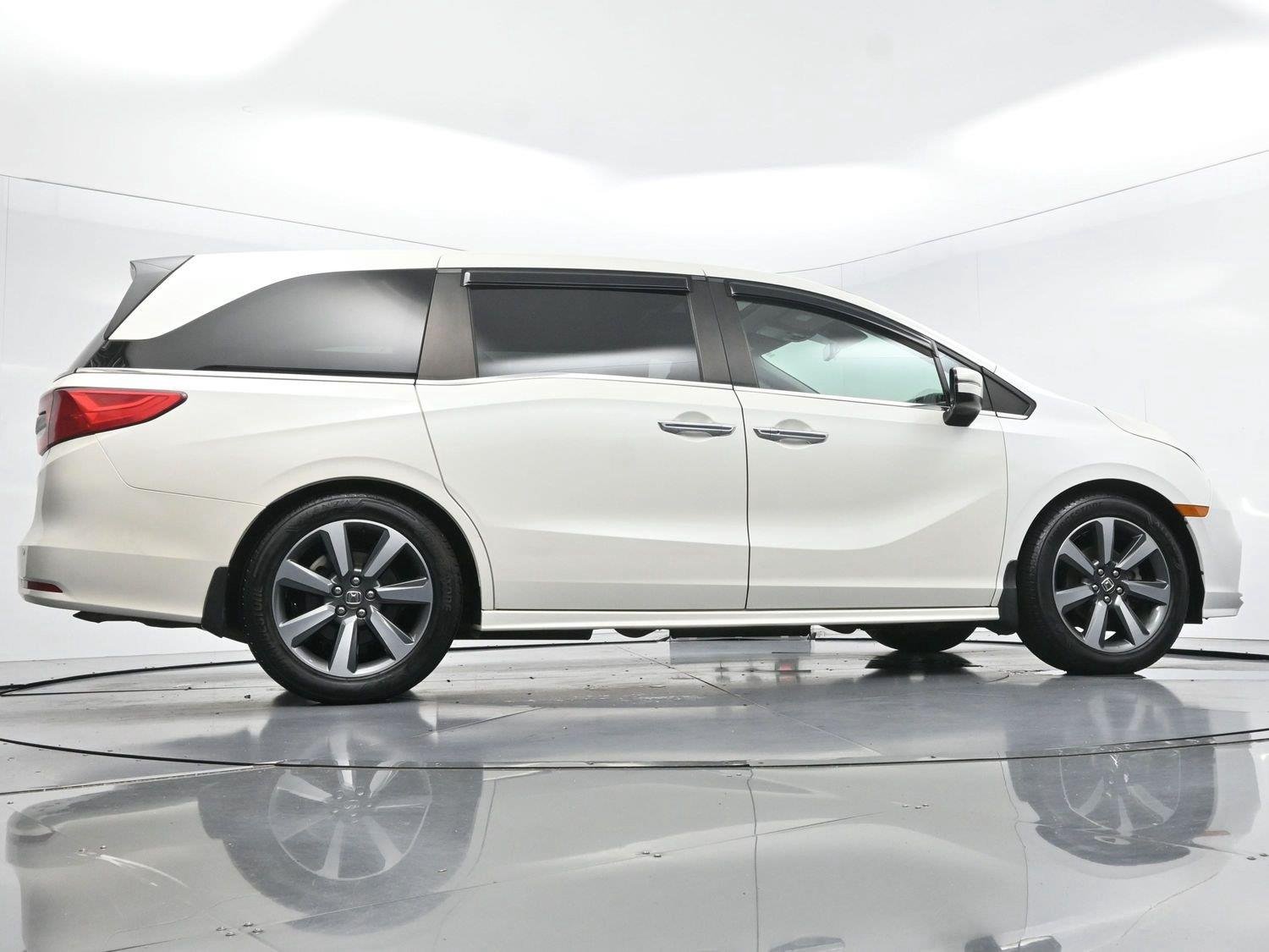 Used 2019 White Diamond Pearl Honda Touring image 58