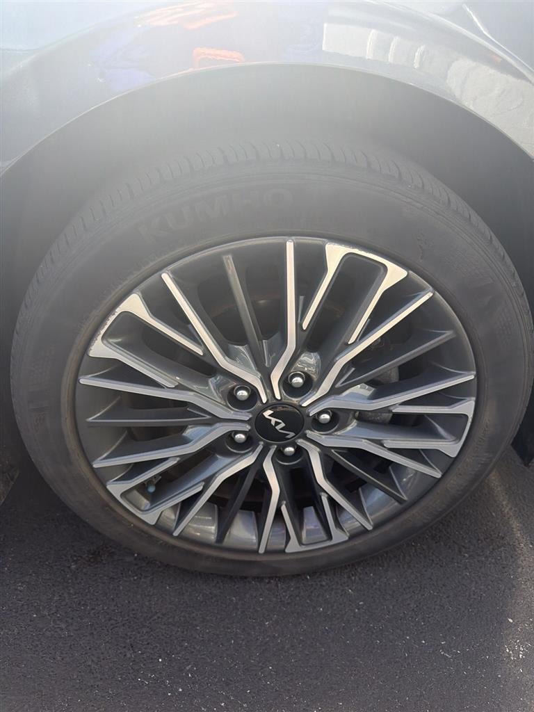 Used 2023 Gravity Gray Kia GT-Line image 7