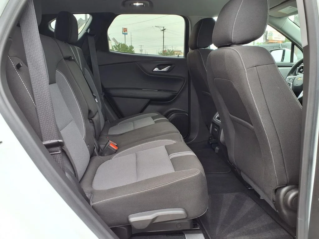 Used 2025 White Chevrolet LT image 7