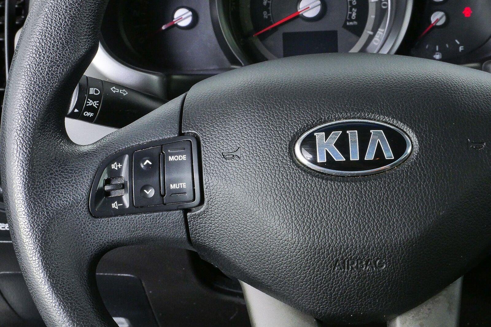 Used 2016 Mineral Silver Kia LX image 18