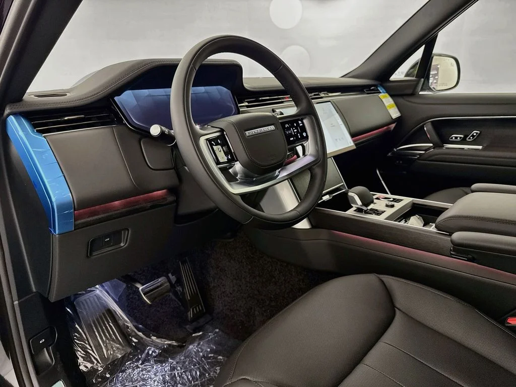 New 2027 Santorini Black Land Rover SE image 9