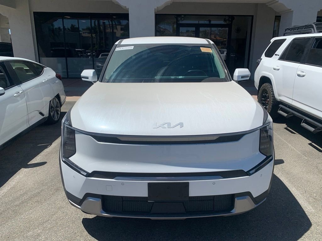 Certified Used 2024 Snow White Pearl Kia Light Long Range image 3