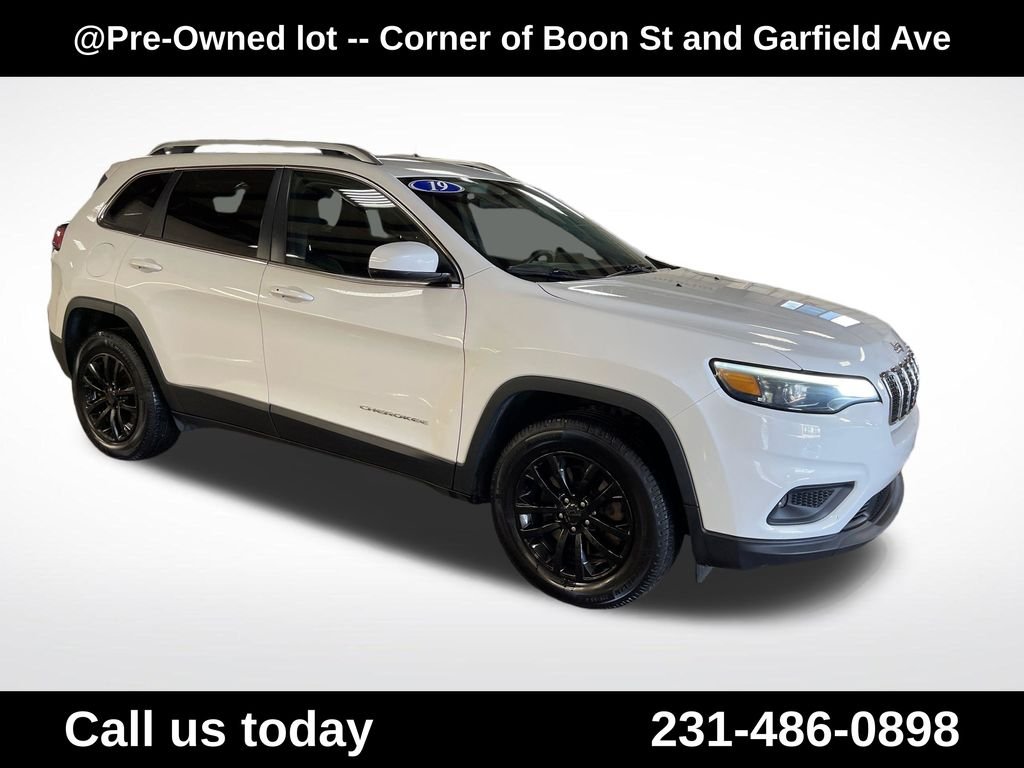 Used 2019 White Jeep Latitude Plus image 7
