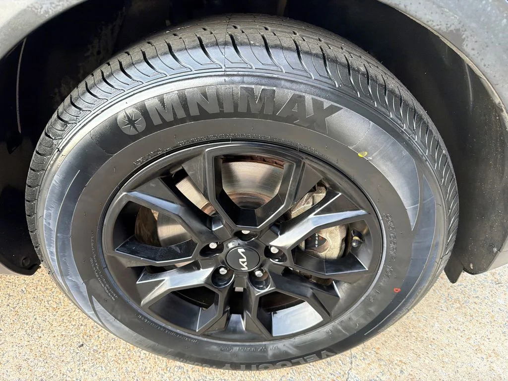 Used 2023 Black Kia X-Pro Prestige image 12