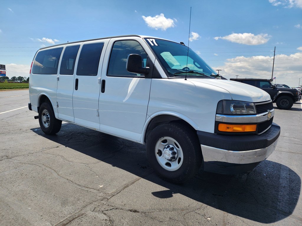 Used 2017 Summit White Chevrolet LS image 3