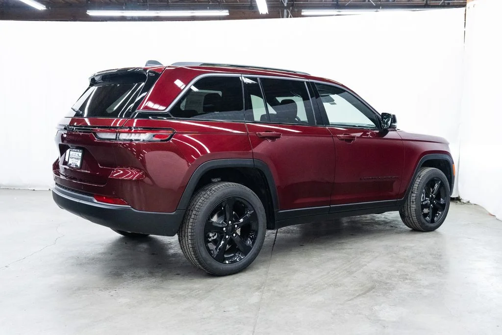 New 2026 Velvet Red Pearl-Coat Exterior Paint Jeep Limited image 6
