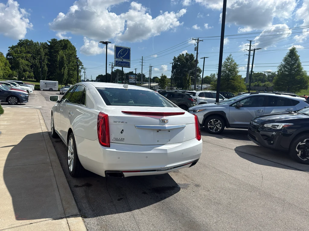 Used 2016 CRYSTAL WHITE TRICOAT Cadillac Luxury Collection image 4