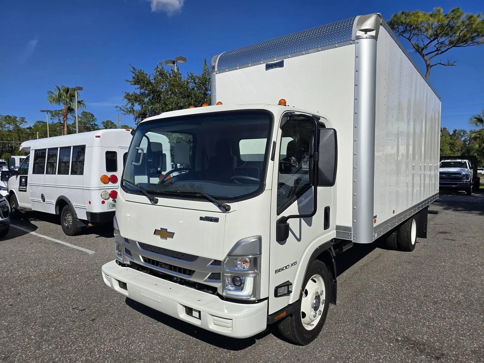 2025 Chevrolet Low Cab Forward's photo