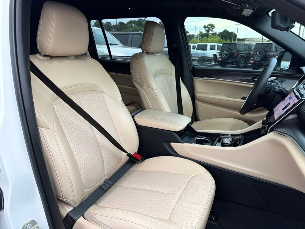 Used 2024 White Jeep Limited image 27